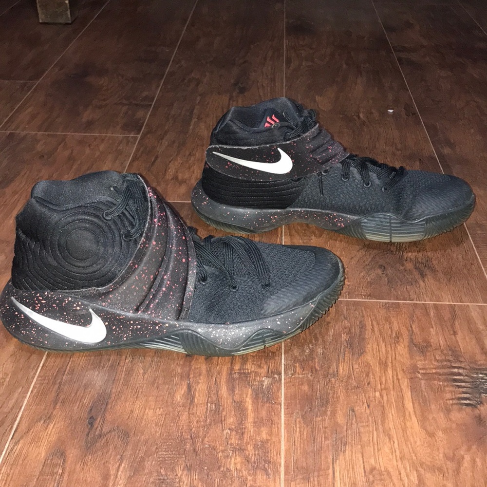 Nike Kyrie 2 “Wolf Pack” Size 9